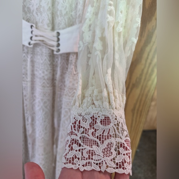 *Rare* Spell & The Gypsy Collective - Dawn Lace Belted Midi dress NWT size S - Picture 4 of 7